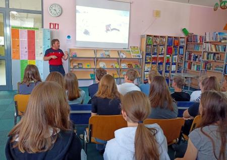 Čarobni dan s knjigo in kužki na Osnovni šoli Marije Vere (2)